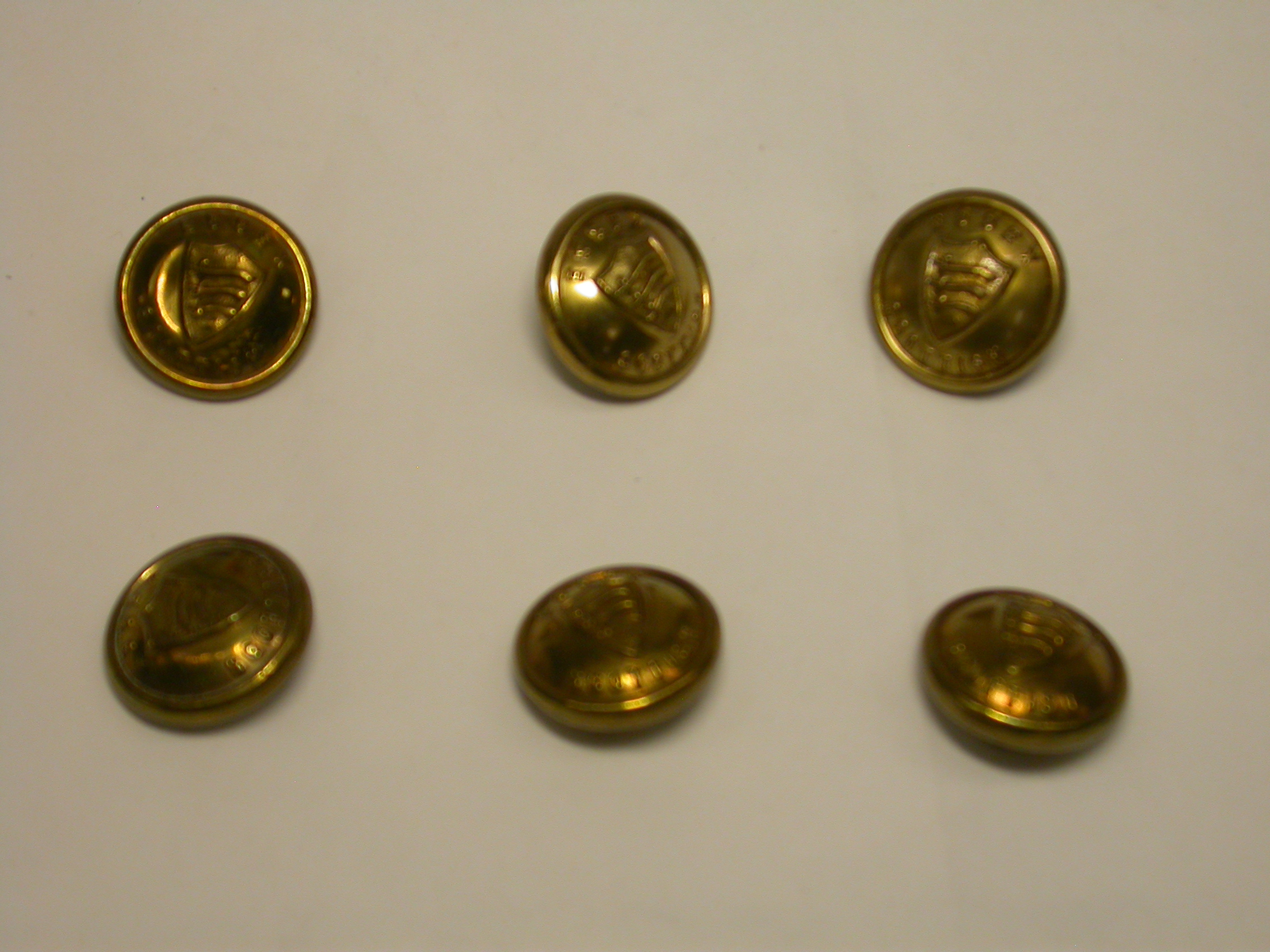brass%20buttons%20with%20shield%20of%20Essex%20Scottish